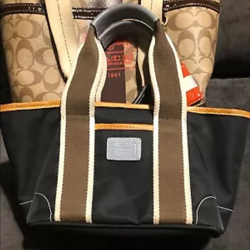 Coach 2 In 1 Handbag, includes a Coach organizer!!